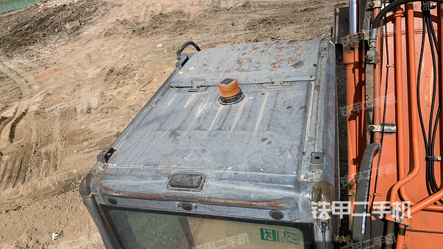 驾驶室顶部（整机外观）