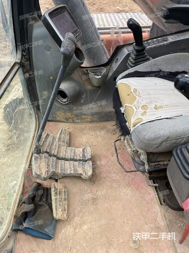 座椅左侧控制台/音响/含左手柄（驾驶室部分）