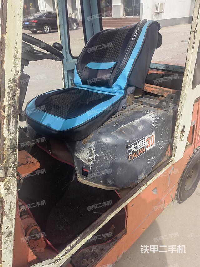 整机右侧（设备外观及核心部件）