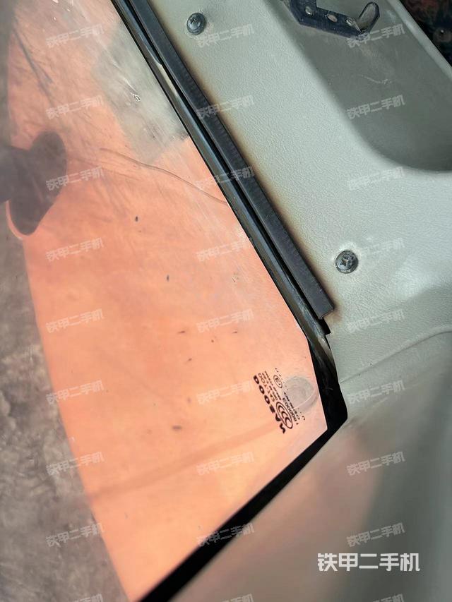 后窗玻璃角标（驾驶室部分）