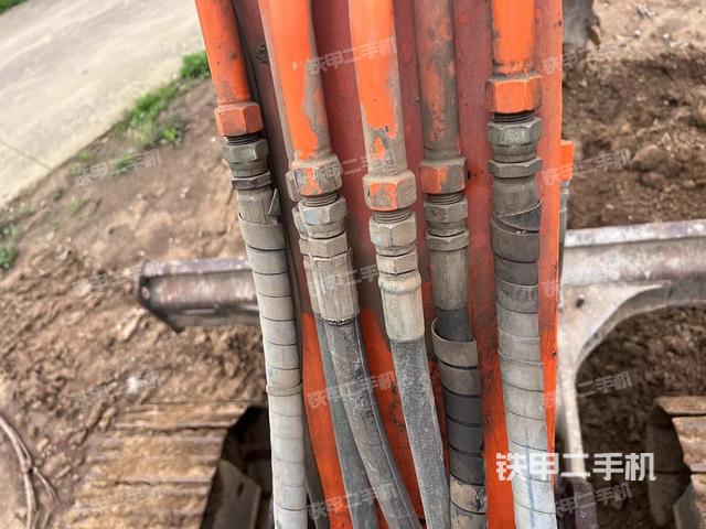 大臂背部俯视（工作和回转装置）