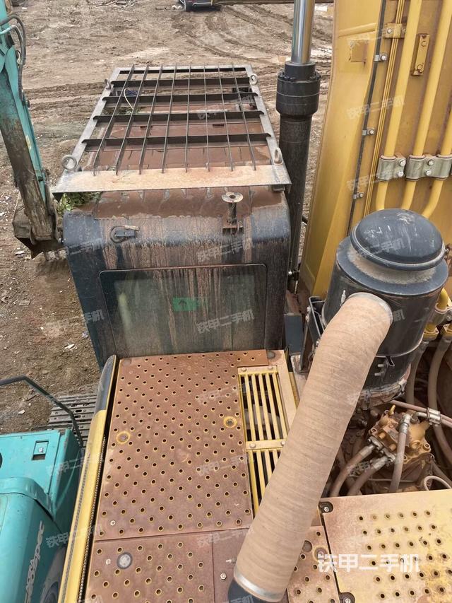 驾驶室顶部（整机外观）