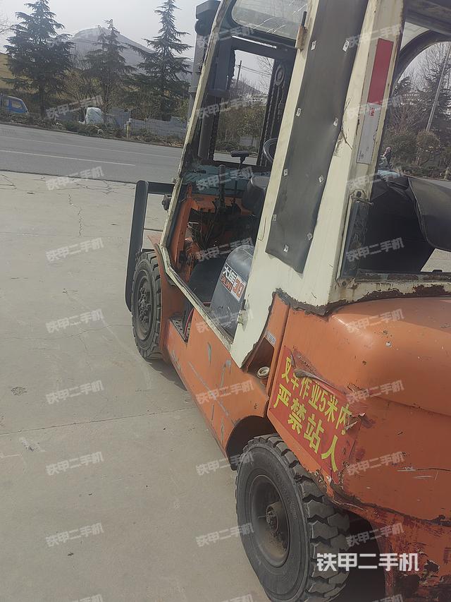 整机右后45°（设备外观及核心部件）