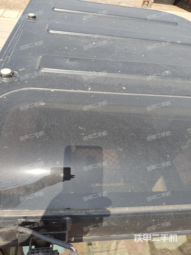 驾驶室顶部（整机外观）