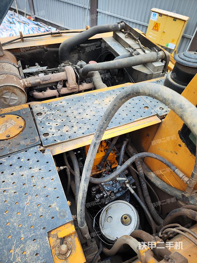 回转马达和主控阀（整机外观）