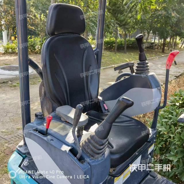 驾驶室顶部（整机外观）