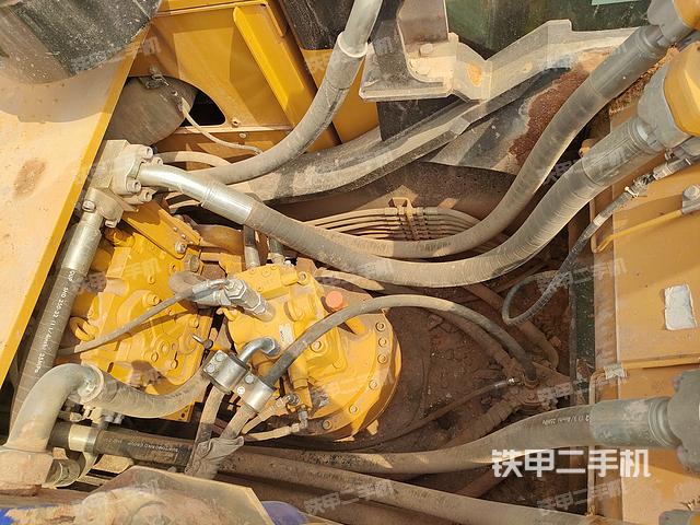 回转马达和主控阀（整机外观）