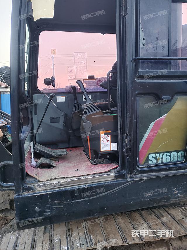 驾驶室整体（整机外观）