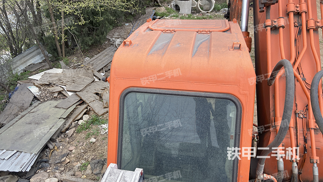 驾驶室顶部（整机外观）