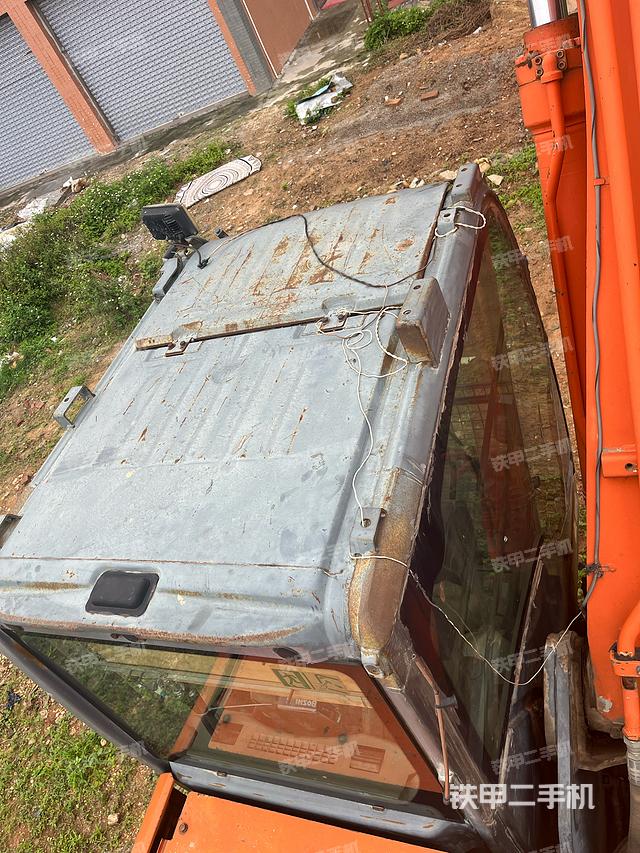 驾驶室顶部（整机外观）