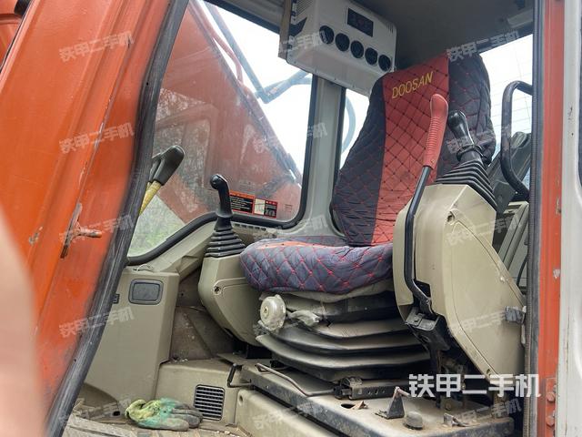 驾驶室整体（整机外观）