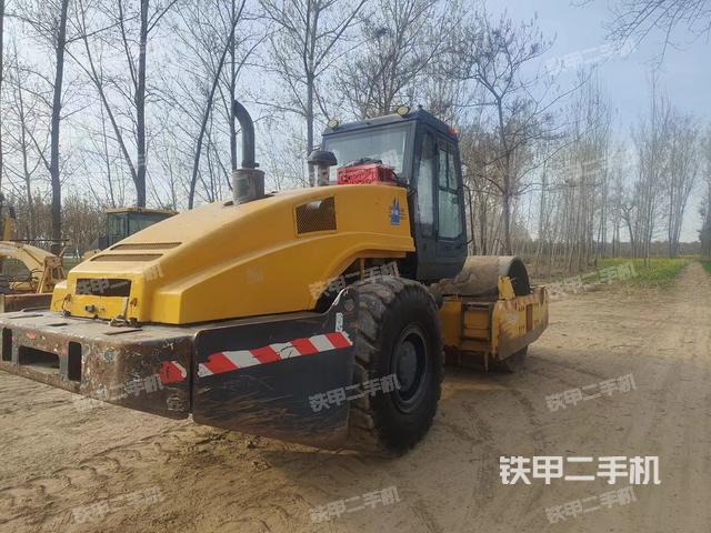 整机右后45°（设备外观及核心部件）