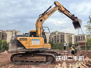 重庆现代R130VS挖掘机实拍图片