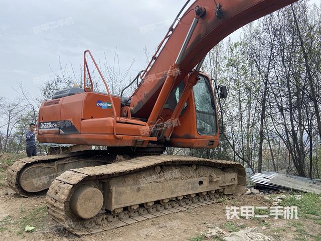 单侧履带整体（整机外观）