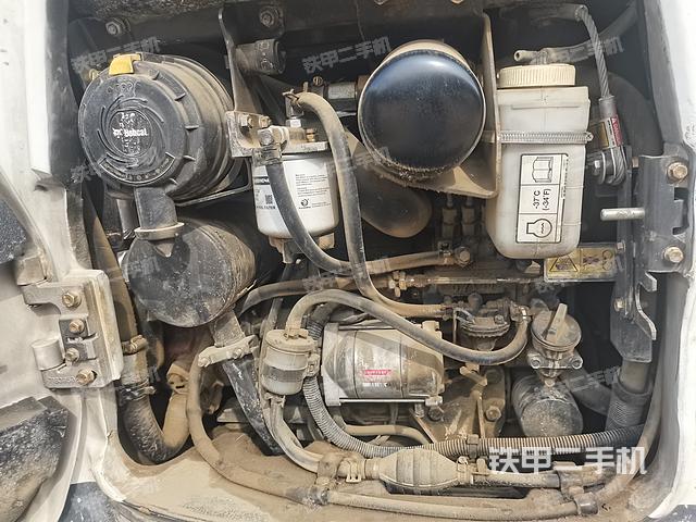 回转马达和主控阀（整机外观）