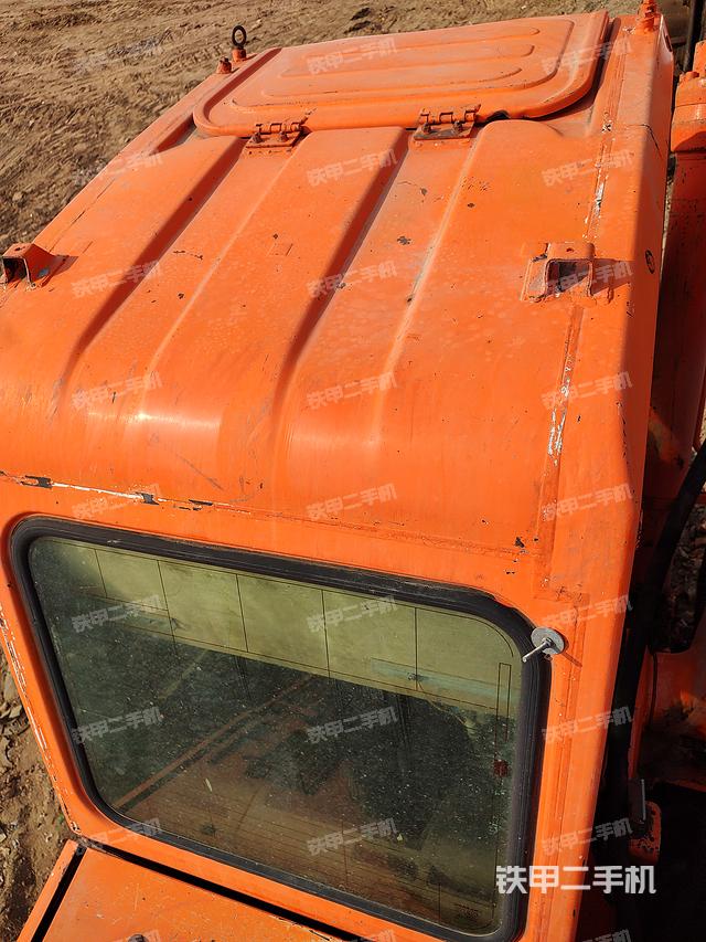 驾驶室顶部（整机外观）