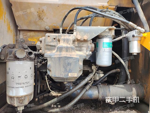 液压泵舱室正面整体（整机外观）