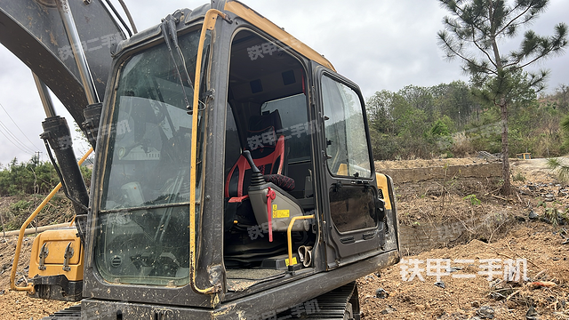 驾驶室整体(整机外观) 驾驶室整体(整机外观)