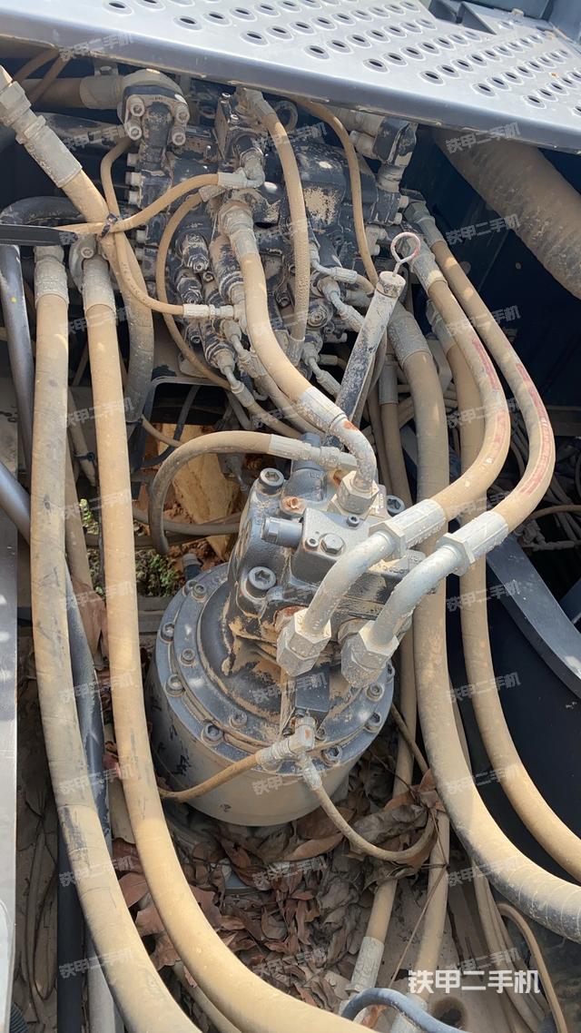 回转马达和主控阀（整机外观）