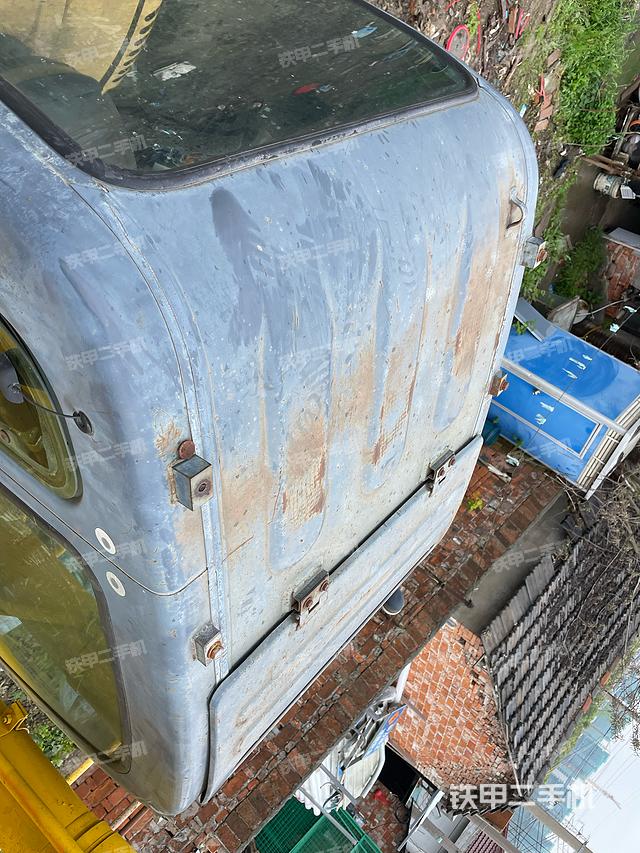 驾驶室顶部（整机外观）