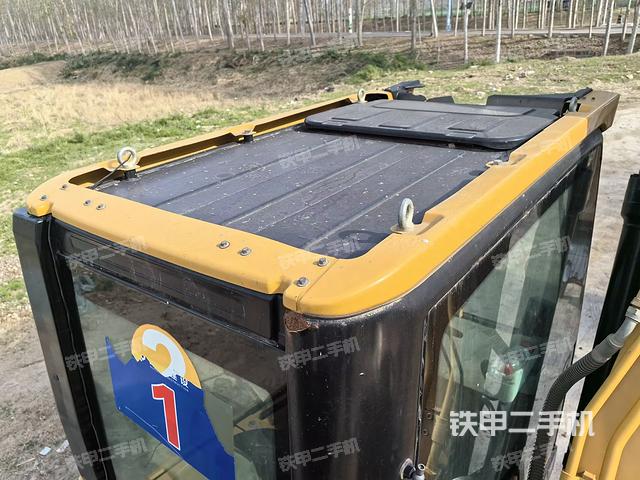 驾驶室顶部（整机外观）