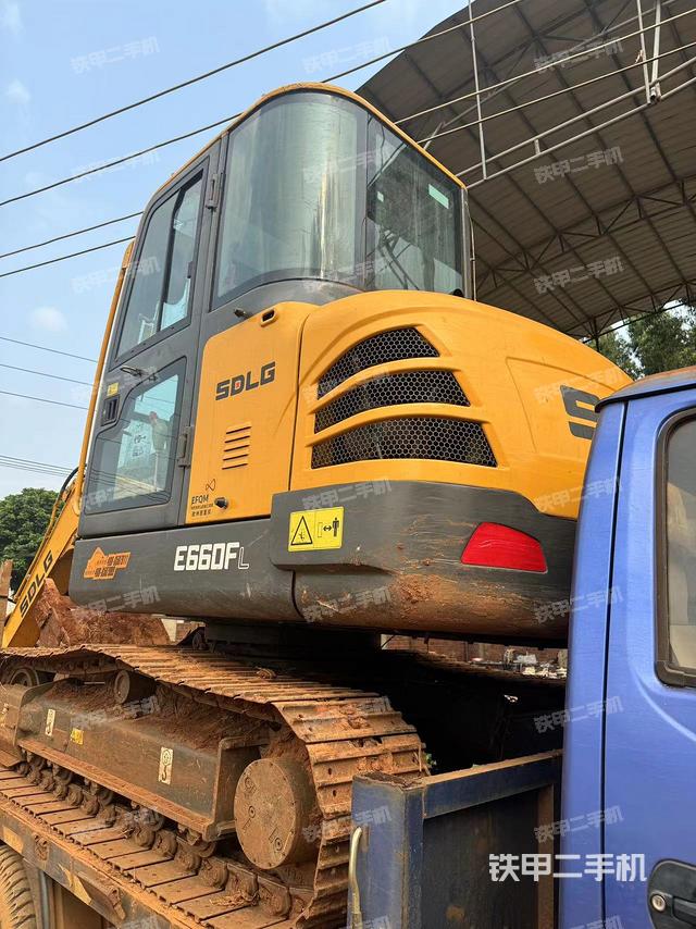 驾驶室顶部（整机外观）