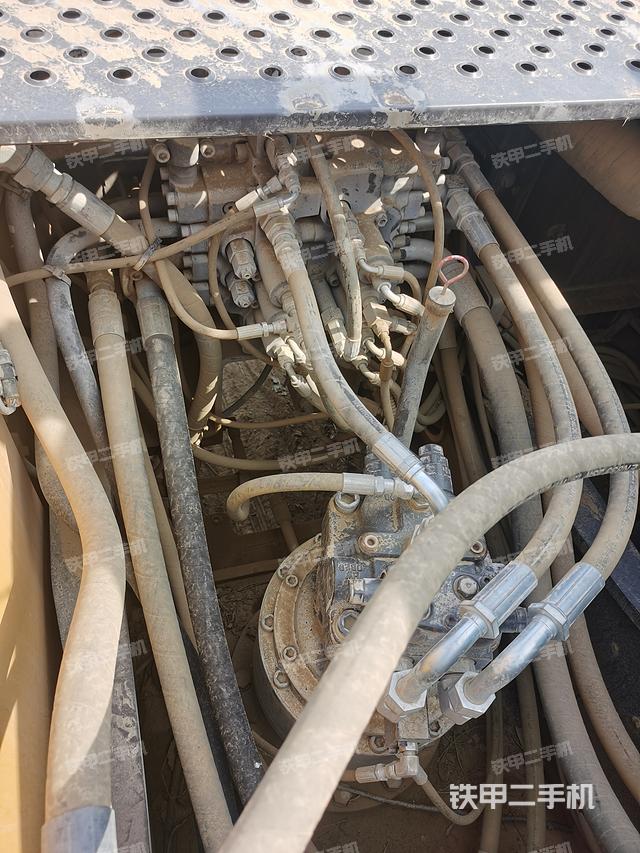 回转马达和主控阀（整机外观）