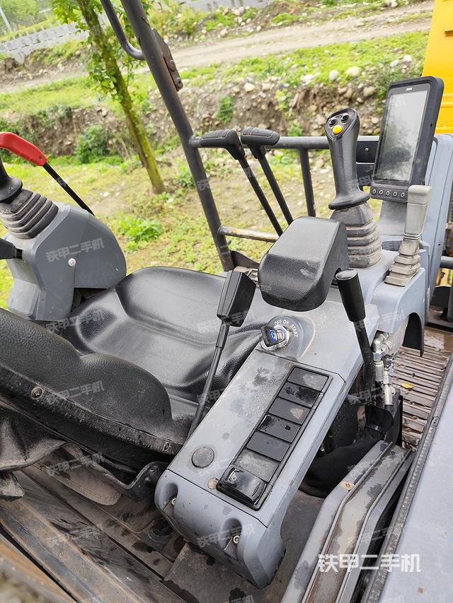 驾驶室整体（整机外观）