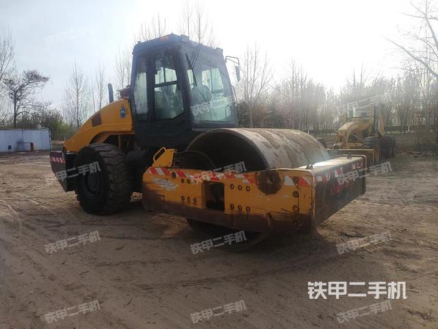 整机左侧（设备外观及核心部件）