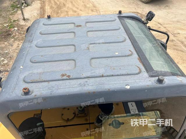 驾驶室顶部（整机外观）