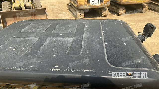 驾驶室顶部（整机外观）