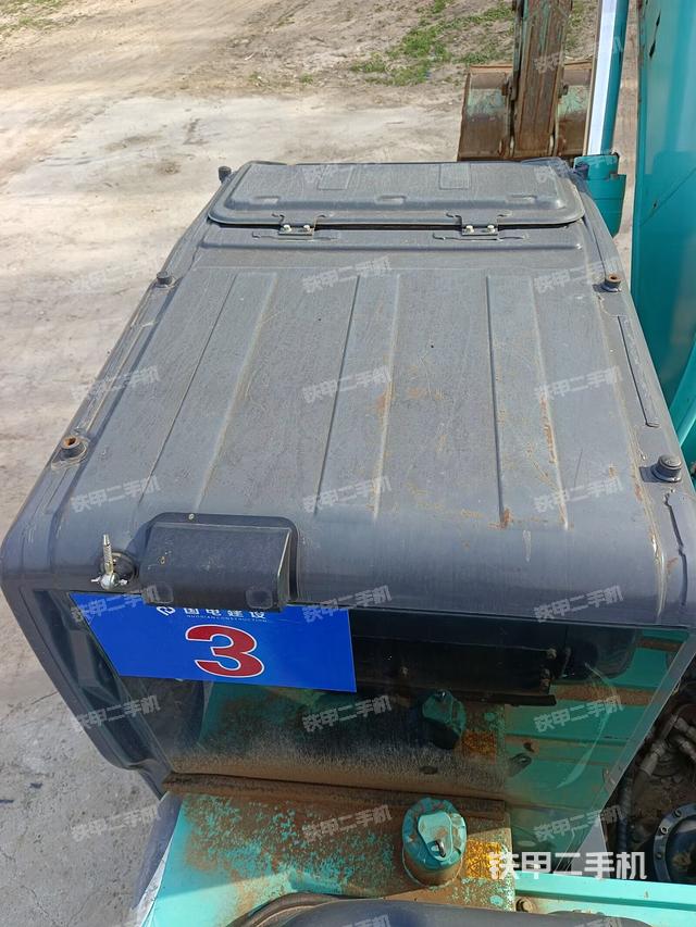 驾驶室顶部（整机外观）