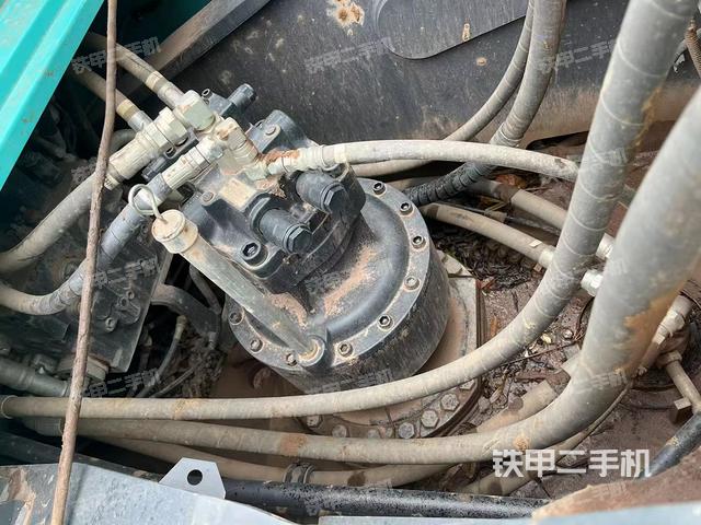 回转马达和主控阀（整机外观）