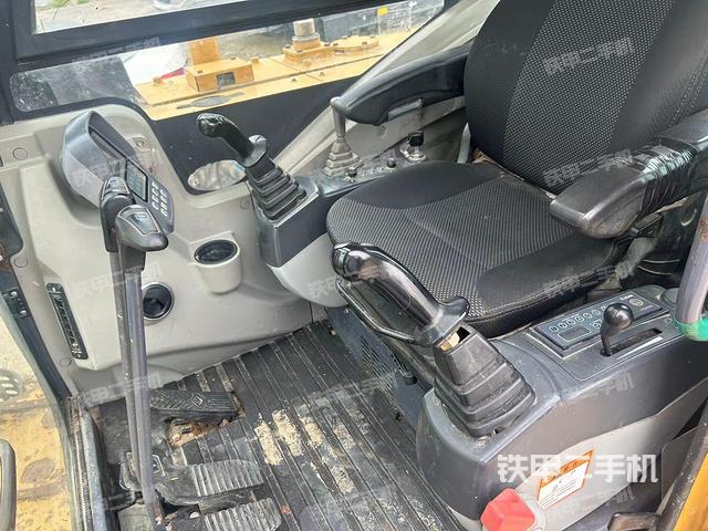 驾驶室整体（整机外观）