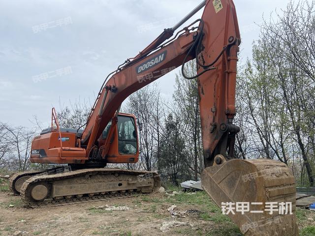 斗山DH225LC-9挖掘機(jī)