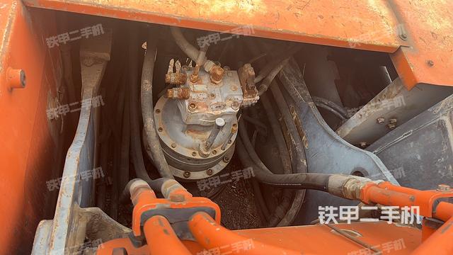 回转马达和主控阀（整机外观）