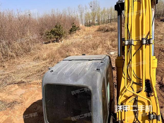 驾驶室顶部（整机外观）