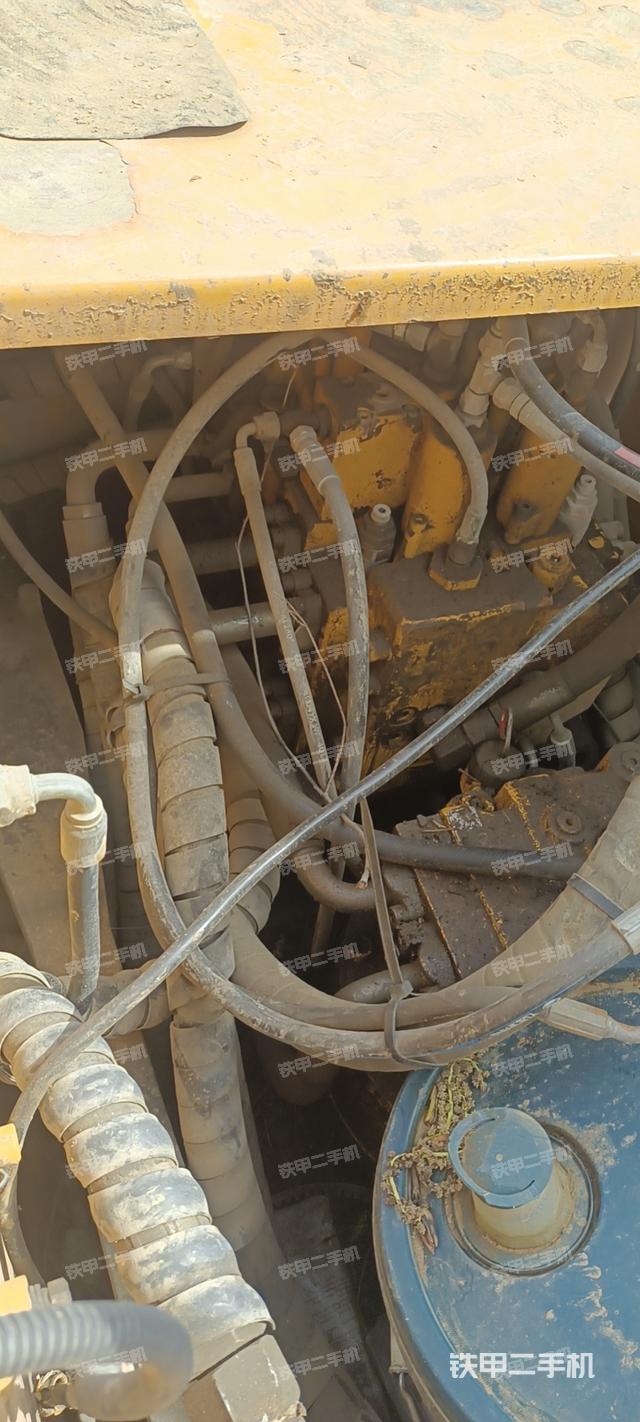 回转马达和主控阀（整机外观）