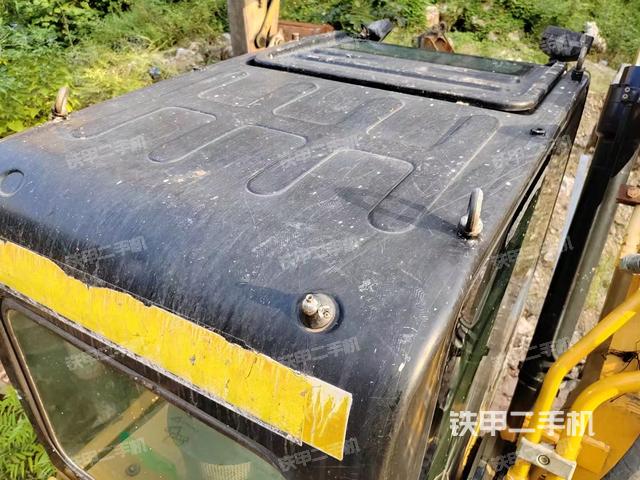 驾驶室顶部（整机外观）