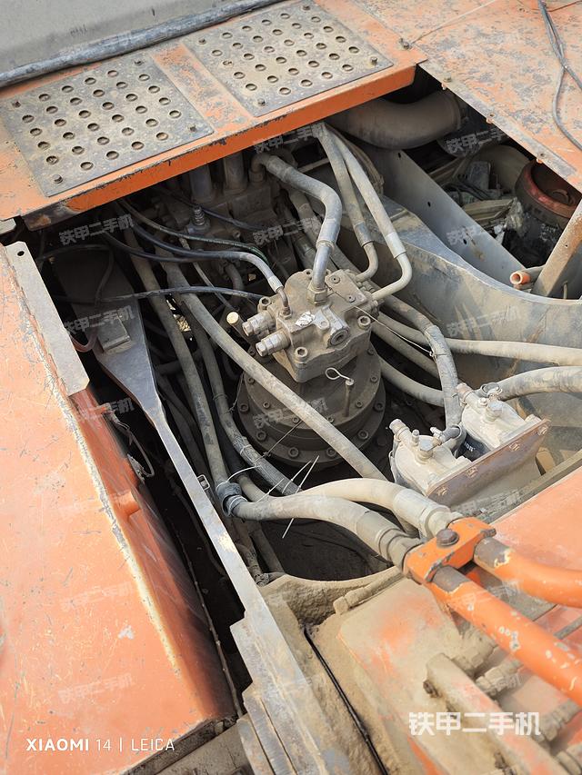 回转马达和主控阀（整机外观）