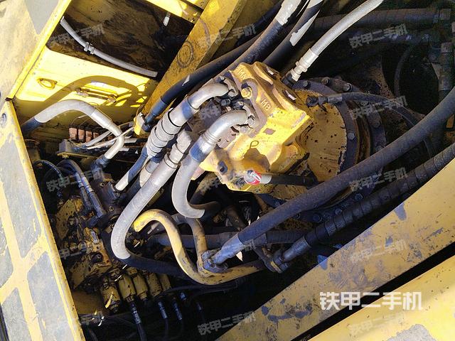 回转马达和主控阀（整机外观）