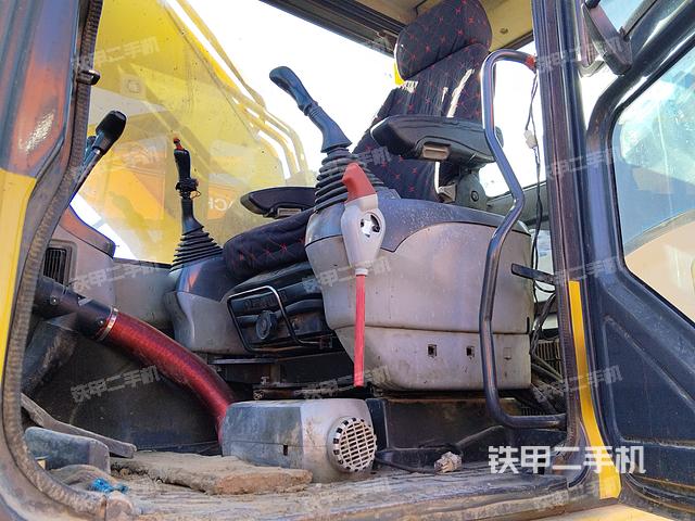 驾驶室整体（整机外观）