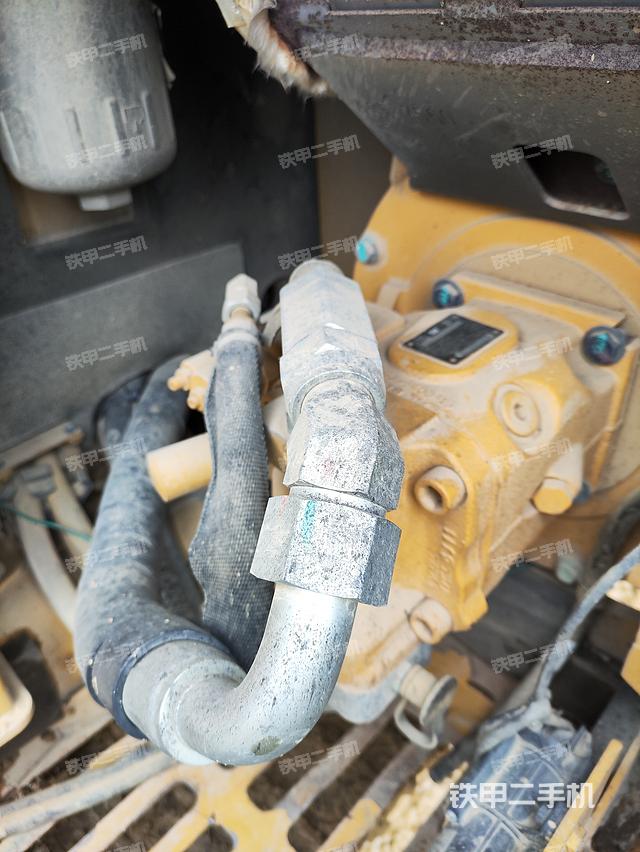 液压泵舱室正面整体（整机外观）