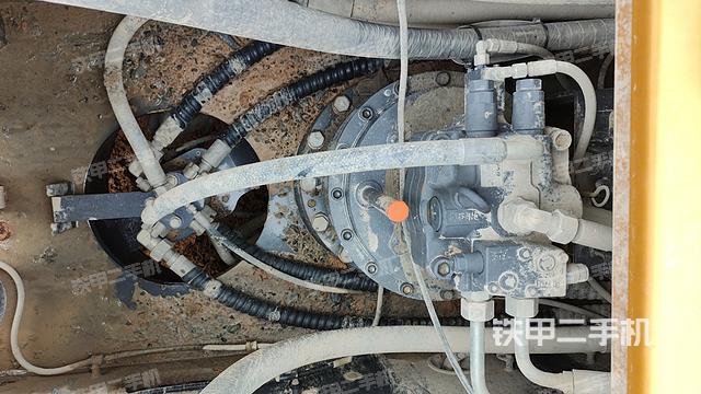 回转马达和主控阀（整机外观）