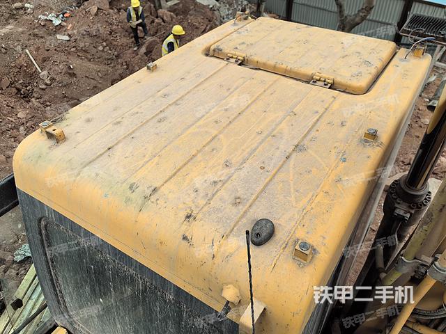 驾驶室顶部（整机外观）