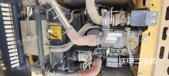 回转马达和主控阀（整机外观）