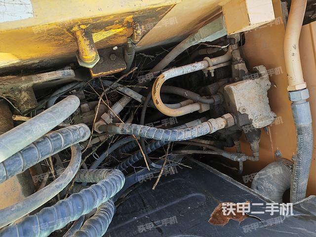 驾驶室顶部（整机外观）