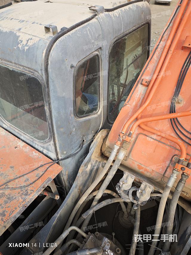 驾驶室顶部（整机外观）