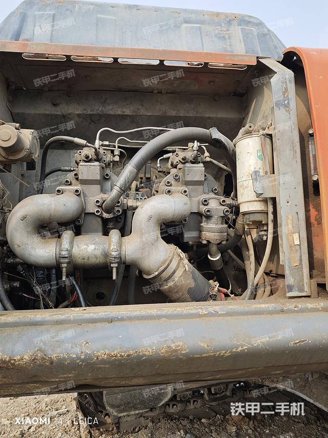 液压泵舱室正面整体（整机外观）