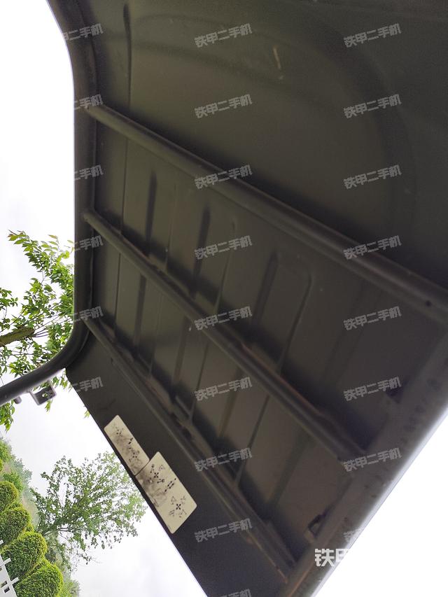 驾驶室顶部（整机外观）